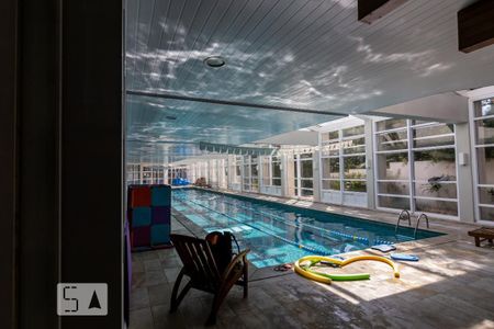 Apartamento à venda com 171m², 3 quartos e 3 vagas Apartamento à venda com 171m², 3 quartos e 3 vagasPiscina