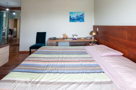 Apartamento à venda com 171m², 3 quartos e 3 vagas Apartamento à venda com 171m², 3 quartos e 3 vagasSuíte 2