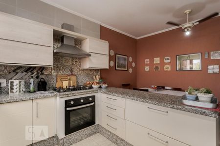 Casa à venda com 249m², 3 quartos e 2 vagas Casa à venda com 249m², 3 quartos e 2 vagasCozinha