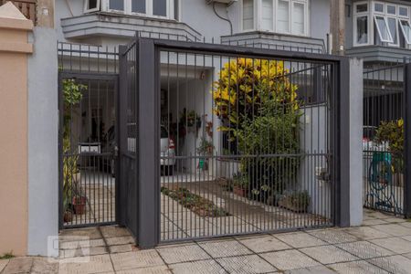 Casa à venda com 249m², 3 quartos e 2 vagas Casa à venda com 249m², 3 quartos e 2 vagasEntrada