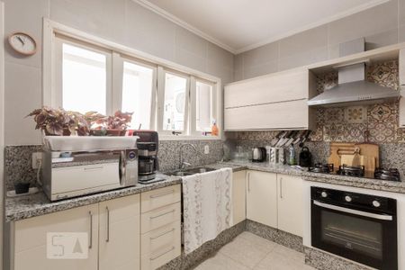 Casa à venda com 249m², 3 quartos e 2 vagas Casa à venda com 249m², 3 quartos e 2 vagasCozinha