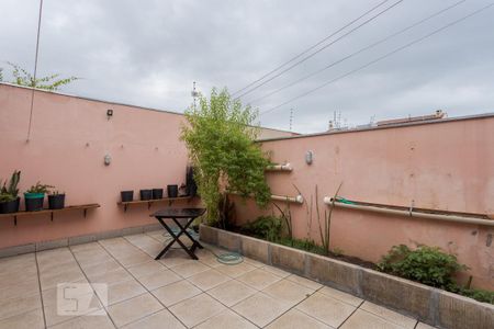 Casa à venda com 249m², 3 quartos e 2 vagas Casa à venda com 249m², 3 quartos e 2 vagasPátio