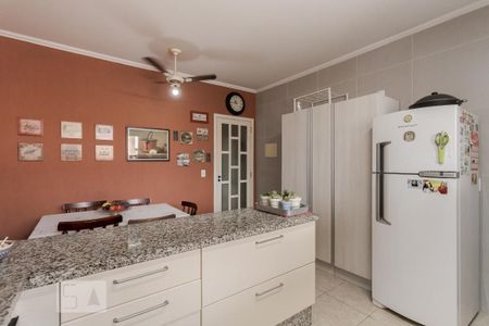 Casa à venda com 249m², 3 quartos e 2 vagas Casa à venda com 249m², 3 quartos e 2 vagasCozinha