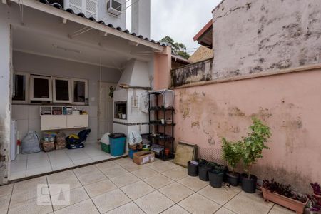 Casa à venda com 249m², 3 quartos e 2 vagas Casa à venda com 249m², 3 quartos e 2 vagasPátio