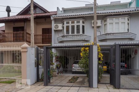 Casa à venda com 249m², 3 quartos e 2 vagas Casa à venda com 249m², 3 quartos e 2 vagasFachada
