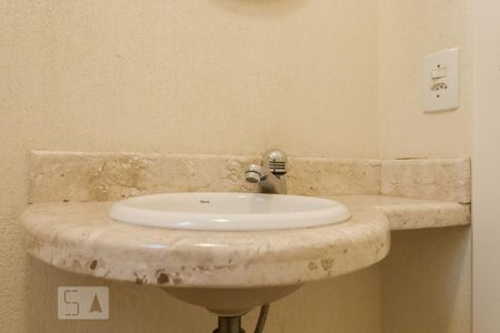 Casa à venda com 249m², 3 quartos e 2 vagas Casa à venda com 249m², 3 quartos e 2 vagasLavabo 2