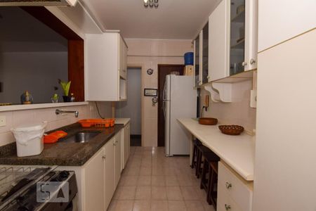 Apartamento para alugar com 220m², 3 quartos e 2 vagas Apartamento para alugar com 220m², 3 quartos e 2 vagasCozinha