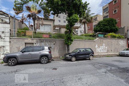 Casa à venda com 240m², 3 quartos e 1 vaga Casa à venda com 240m², 3 quartos e 1 vagaFachada