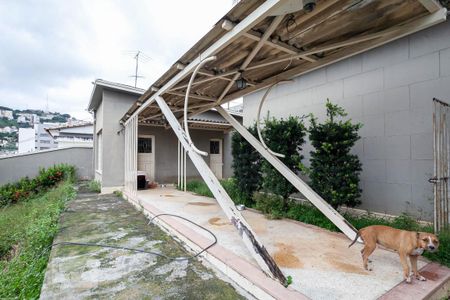 Casa à venda com 240m², 3 quartos e 1 vaga Casa à venda com 240m², 3 quartos e 1 vagaEntrada