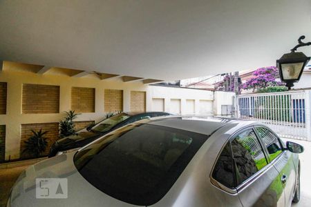 Casa à venda com 510m², 5 quartos e 4 vagas Casa à venda com 510m², 5 quartos e 4 vagasGaragem