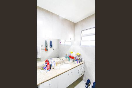 Casa à venda com 510m², 5 quartos e 4 vagas Casa à venda com 510m², 5 quartos e 4 vagasBanheiro