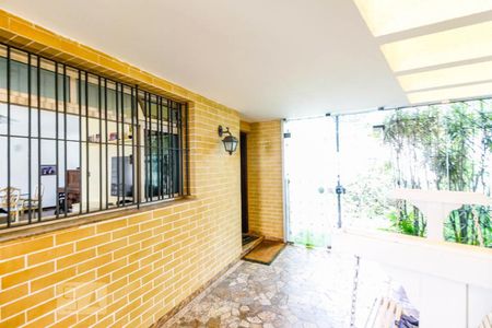 Casa à venda com 510m², 5 quartos e 4 vagas Casa à venda com 510m², 5 quartos e 4 vagasHall