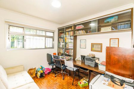 Casa à venda com 510m², 5 quartos e 4 vagas Casa à venda com 510m², 5 quartos e 4 vagasEscritório
