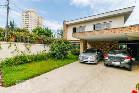 Casa à venda com 510m², 5 quartos e 4 vagas Casa à venda com 510m², 5 quartos e 4 vagasGaragem