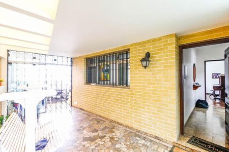 Casa à venda com 510m², 5 quartos e 4 vagas Casa à venda com 510m², 5 quartos e 4 vagasHall