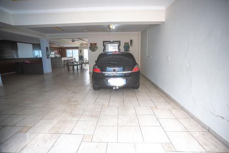 Casa à venda com 482m², 3 quartos e 6 vagas Casa à venda com 482m², 3 quartos e 6 vagasGaragem