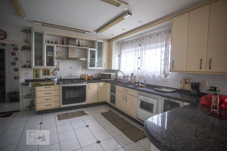 Casa à venda com 482m², 3 quartos e 6 vagas Casa à venda com 482m², 3 quartos e 6 vagasCozinha