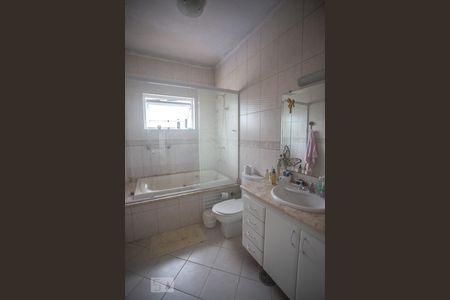 Casa à venda com 482m², 3 quartos e 6 vagas Casa à venda com 482m², 3 quartos e 6 vagasBanheiro suíte 3