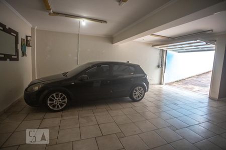 Casa à venda com 482m², 3 quartos e 6 vagas Casa à venda com 482m², 3 quartos e 6 vagasGaragem