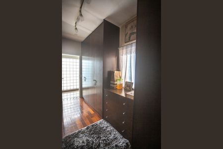 Casa à venda com 482m², 3 quartos e 6 vagas Casa à venda com 482m², 3 quartos e 6 vagasCloset suíte 2