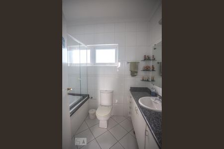 Casa à venda com 482m², 3 quartos e 6 vagas Casa à venda com 482m², 3 quartos e 6 vagasBanheiro suíte 1