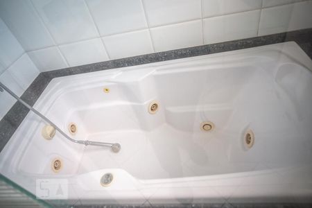 Casa à venda com 482m², 3 quartos e 6 vagas Casa à venda com 482m², 3 quartos e 6 vagasBanheira