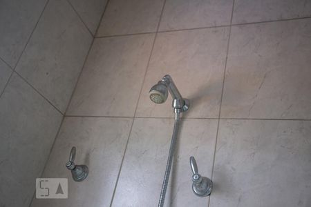 Casa à venda com 482m², 3 quartos e 6 vagas Casa à venda com 482m², 3 quartos e 6 vagasChuveiro