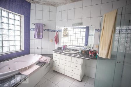 Casa à venda com 482m², 3 quartos e 6 vagas Casa à venda com 482m², 3 quartos e 6 vagasBanheiro suíte 2