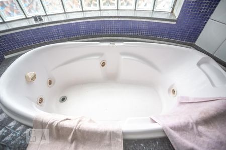 Casa à venda com 482m², 3 quartos e 6 vagas Casa à venda com 482m², 3 quartos e 6 vagasBanheira