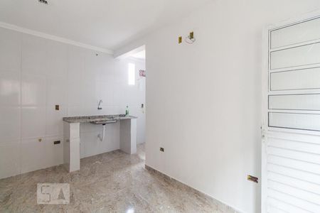 Sala e cozinha de apartamento para alugar com 2 quartos, 50m² em Vila Antonieta, São Paulo