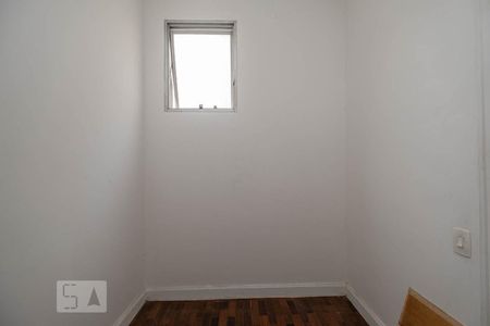 Apartamento à venda com 135m², 4 quartos e 3 vagas Apartamento à venda com 135m², 4 quartos e 3 vagasQuarto de Serviço