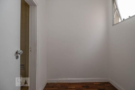 Apartamento à venda com 135m², 4 quartos e 3 vagas Apartamento à venda com 135m², 4 quartos e 3 vagasQuarto de Serviço