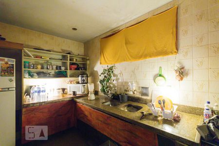 Casa à venda com 600m², 4 quartos e 3 vagas Casa à venda com 600m², 4 quartos e 3 vagasCozinha