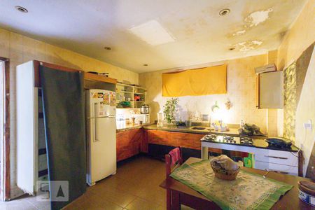 Casa à venda com 600m², 4 quartos e 3 vagas Casa à venda com 600m², 4 quartos e 3 vagasCozinha