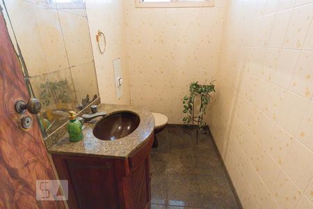 Casa à venda com 600m², 4 quartos e 3 vagas Casa à venda com 600m², 4 quartos e 3 vagasLavabo