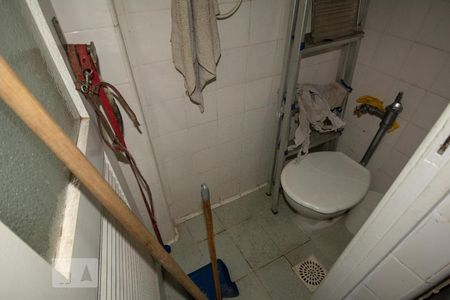 Apartamento à venda com 60m², 2 quartos e sem vaga Apartamento à venda com 60m², 2 quartos e sem vagaBanheiro de Serviço