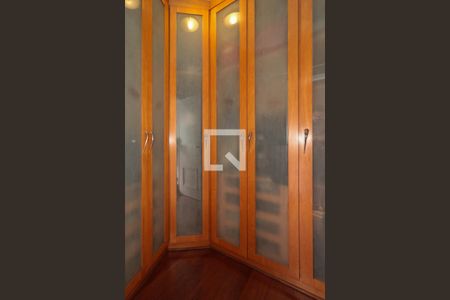 Apartamento à venda com 155m², 2 quartos e 3 vagas Apartamento à venda com 155m², 2 quartos e 3 vagasCloset da suíte