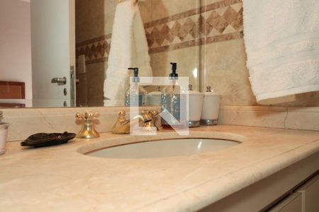 Apartamento à venda com 155m², 2 quartos e 3 vagas Apartamento à venda com 155m², 2 quartos e 3 vagasBanheiro da Suíte