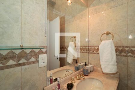 Apartamento à venda com 155m², 2 quartos e 3 vagas Apartamento à venda com 155m², 2 quartos e 3 vagasBanheiro da Suíte