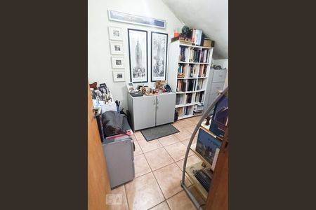 Casa à venda com 183m², 4 quartos e 4 vagas Casa à venda com 183m², 4 quartos e 4 vagasQuarto Serviço