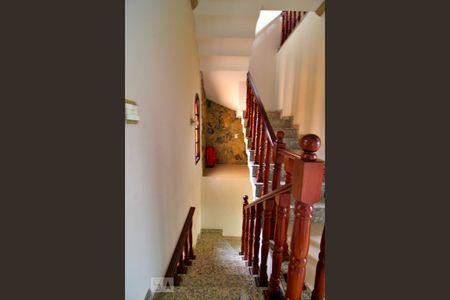 Casa à venda com 284m², 3 quartos e 3 vagasEscada