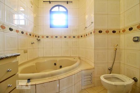 Casa à venda com 284m², 3 quartos e 3 vagasBanheiro da Suíte