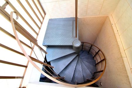 Casa à venda com 284m², 3 quartos e 3 vagasEscada