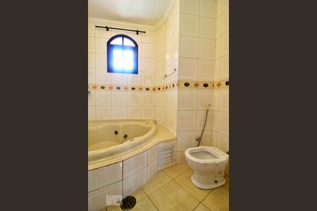 Casa à venda com 284m², 3 quartos e 3 vagasBanheiro da Suíte