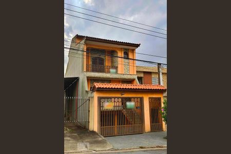 Casa à venda com 284m², 3 quartos e 3 vagas Casa à venda com 284m², 3 quartos e 3 vagasFachada