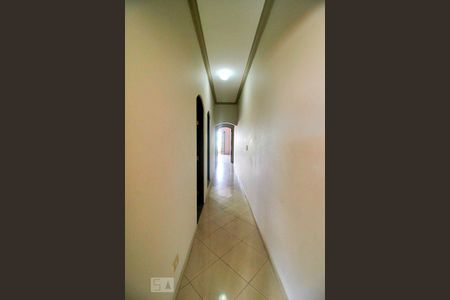 Casa à venda com 284m², 3 quartos e 3 vagasCorredor