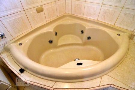 Casa à venda com 284m², 3 quartos e 3 vagasBanheiro da Suíte