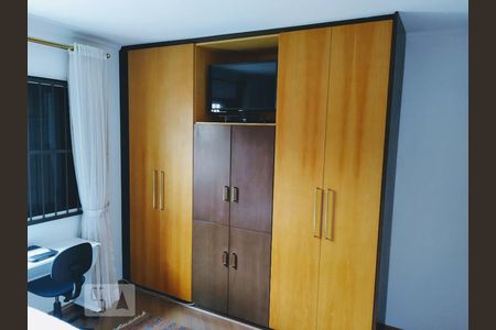 Casa à venda com 170m², 4 quartos e 2 vagas Casa à venda com 170m², 4 quartos e 2 vagasQuarto