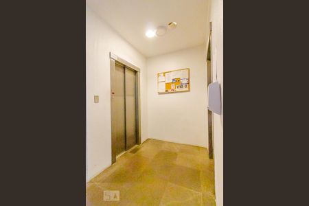 Apartamento à venda com 40m², 1 quarto e sem vaga Apartamento à venda com 40m², 1 quarto e sem vagaElevador