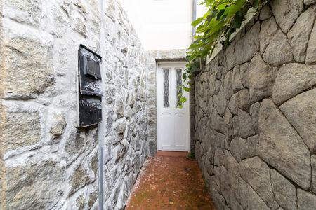 Casa à venda com 204m², 3 quartos e 2 vagas Casa à venda com 204m², 3 quartos e 2 vagasEntrada